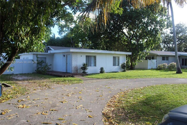 Foto del edificio - 28 NE 164th St