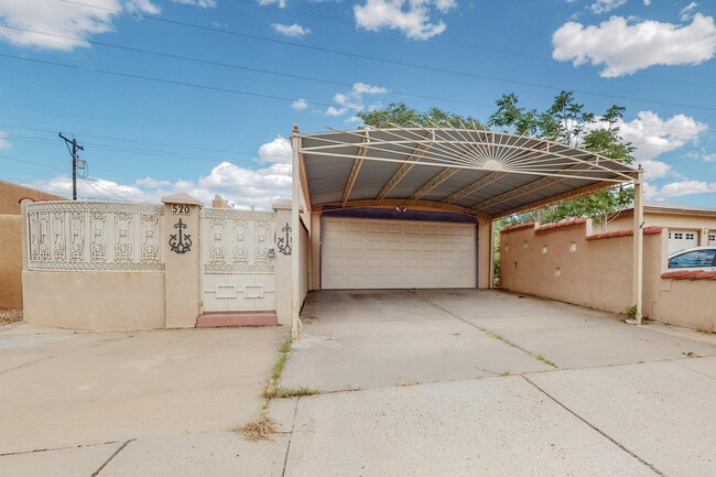Building Photo - 520 Ortiz Dr NE