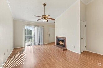 Building Photo - 7144 N Holiday Dr