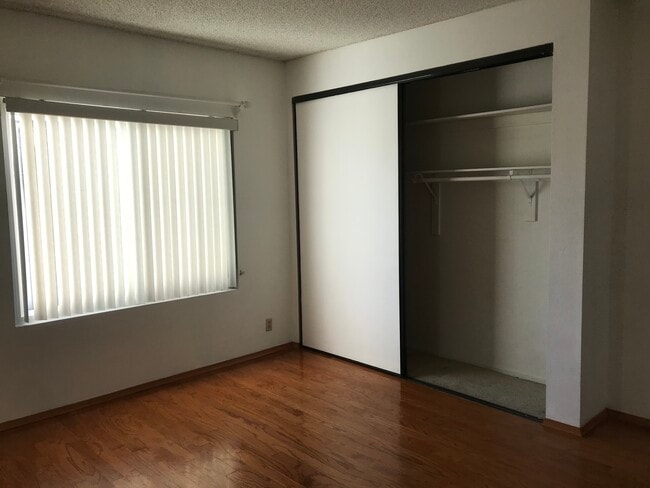 12'5"X13'9" - 946 Fairview Ave