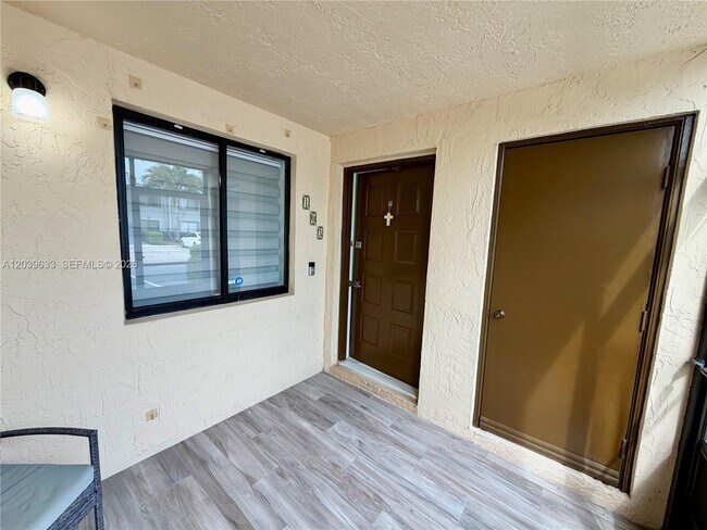 Building Photo - 16461 Blatt Blvd