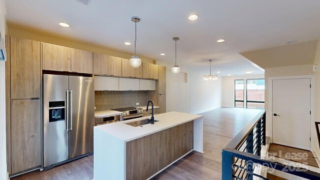 Building Photo - 1211 Minter Pl