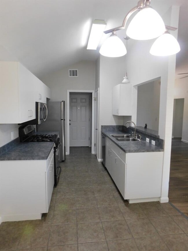 Building Photo - 1104 Winecup Ct