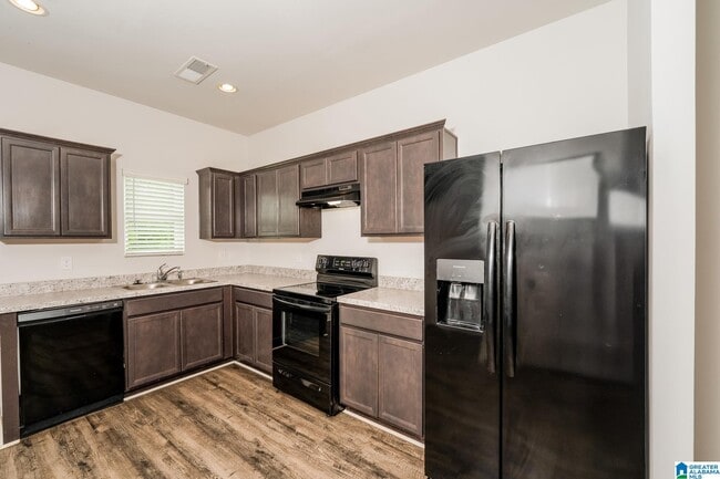 Building Photo - 395 Americana Dr