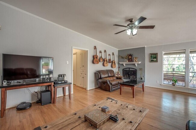 Building Photo - 413 Valley Glen Dr