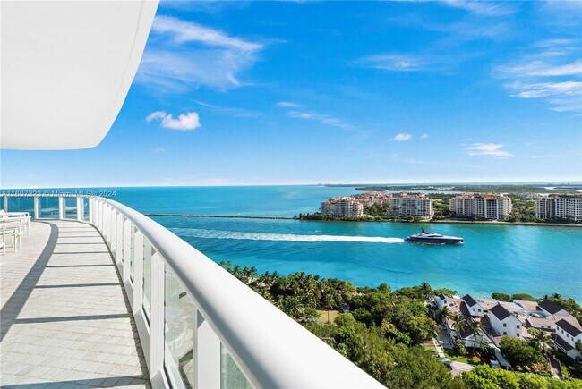 Foto del edificio - 100 South Pointe Dr