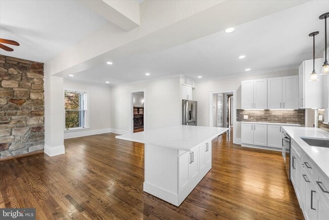 Building Photo - 311 W Main St