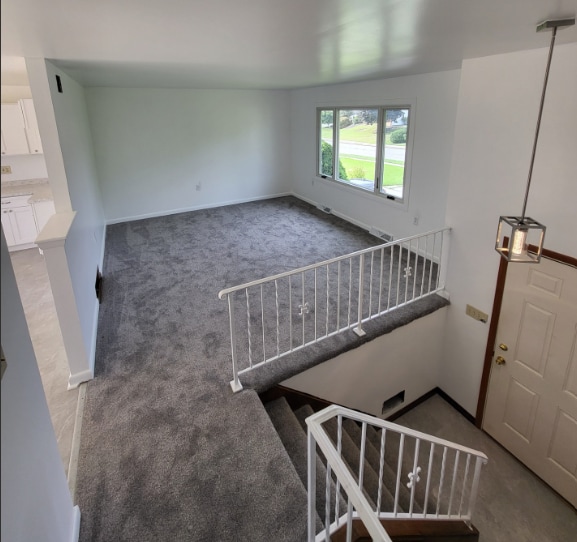 Building Photo - 33 Riverview Dr
