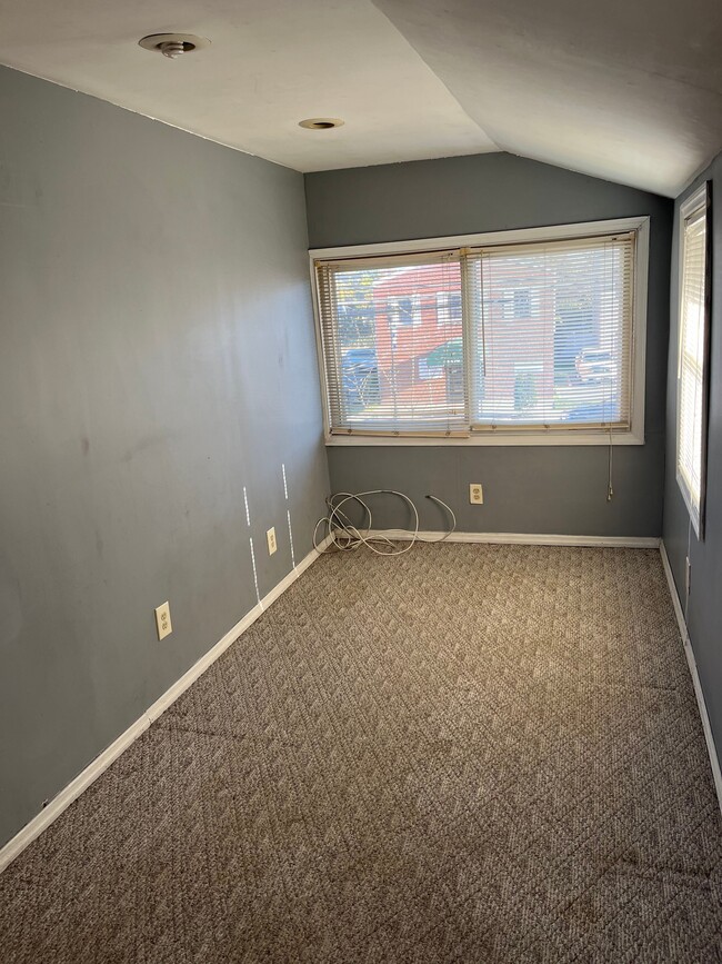 Building Photo - 1376 Morris Ave