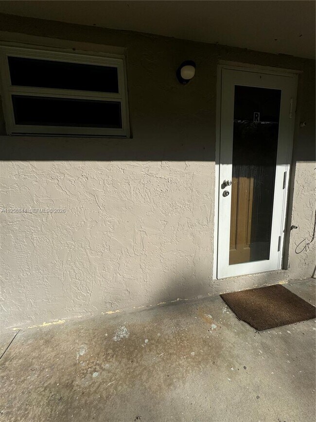 Building Photo - 2220 SW 46th Ct