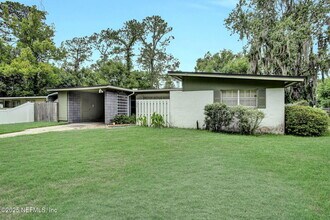 Building Photo - 1028 Legay Ave