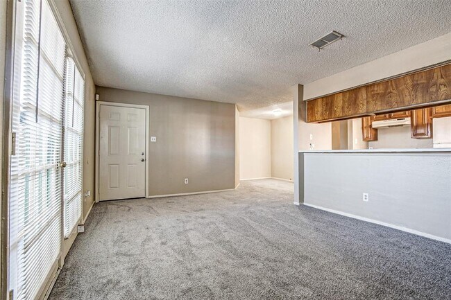 Building Photo - 1323 Brenda Ln