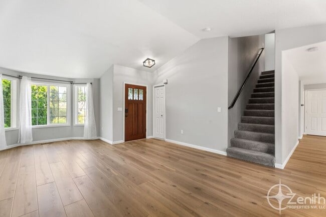 Building Photo - 8213 NE 38th Ct