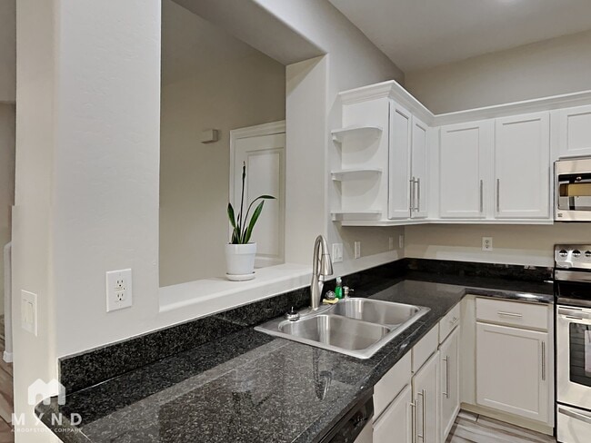 Building Photo - 2855 S Key Biscayne Dr