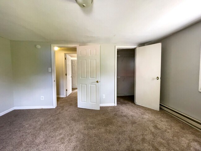 Foto del edificio - Spacious Three Bedroom Two Bath Home