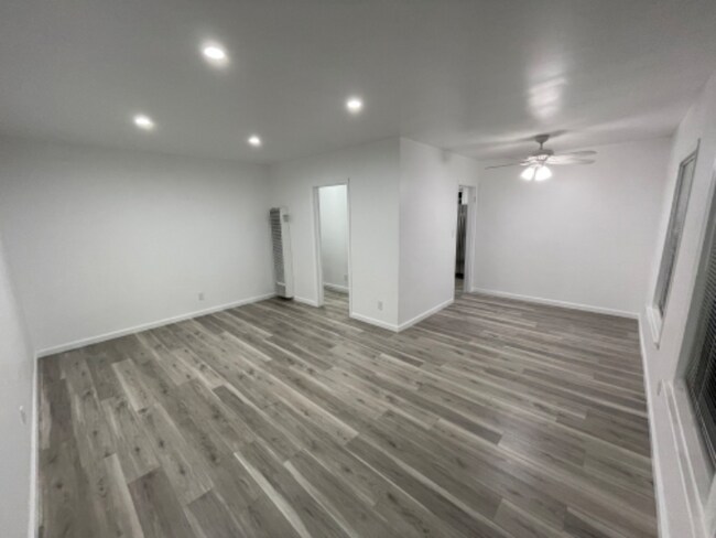 Foto del edificio - 4910 E Stearns St