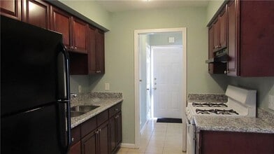 Building Photo - 2208 Mission Hill Dr