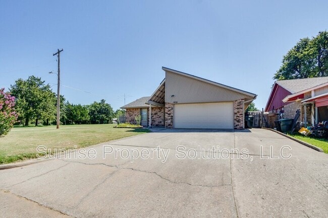 Building Photo - 1832 Michell Dr