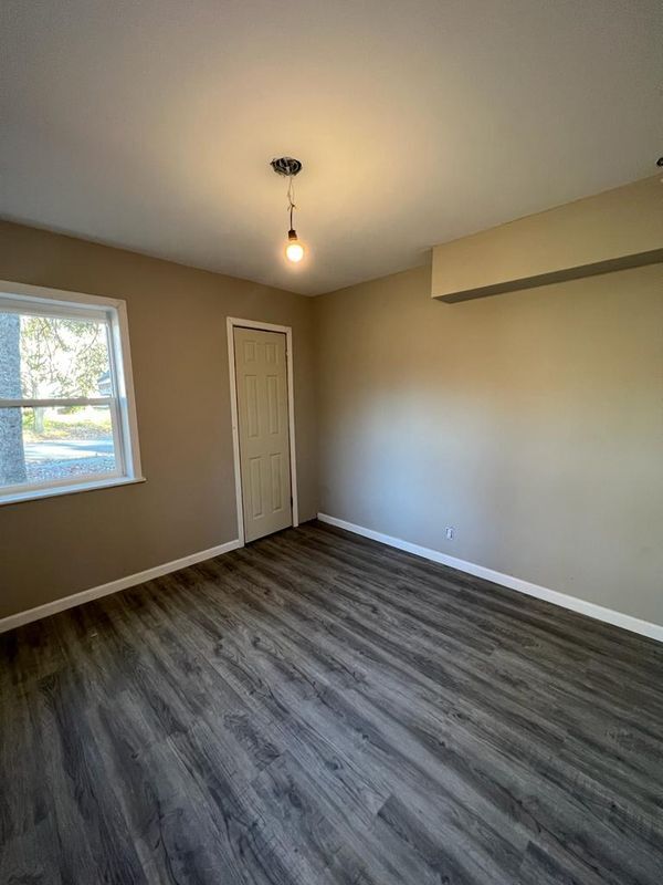 Foto del edificio - 5755 Woodhall St