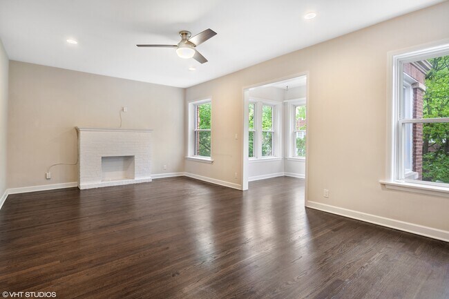 Building Photo - 4944 N Drake Ave