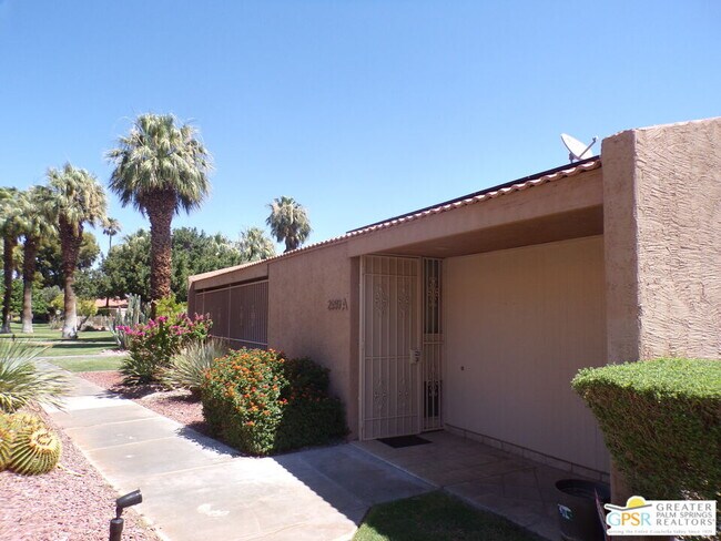 Foto del edificio - 2559 Whitewater Club Dr