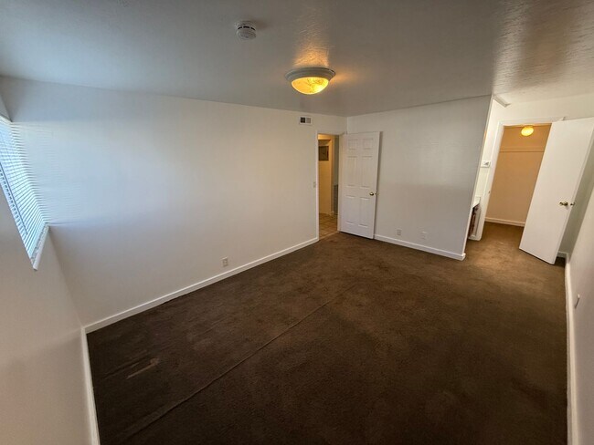 Foto del edificio - Beautiful Two Bedroom Apt; Salt Lake City, 1,000 sq ft; New Flooring
