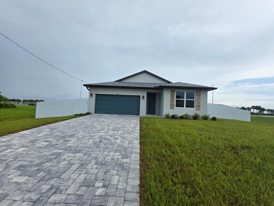Foto principal - 408 NW 31st Pl
