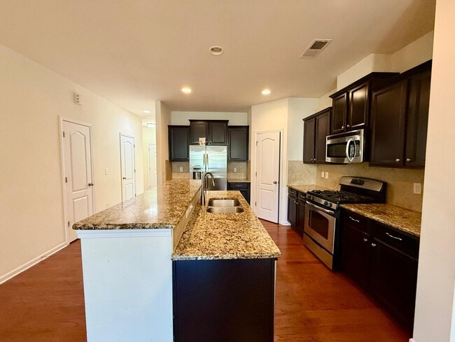 Foto del edificio - 7021 Broughton Ln