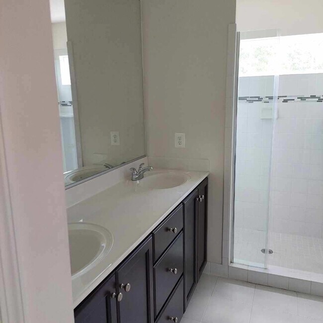 Building Photo - Updated Townhome in A Great Area Available...