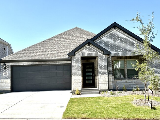 Building Photo - 608 Easthill Dr