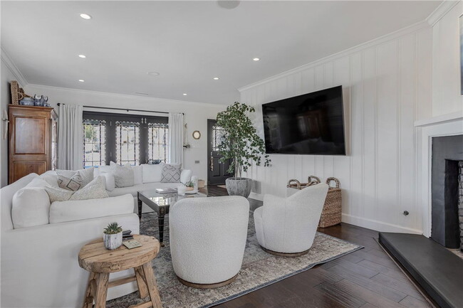 Building Photo - 38 S Portola