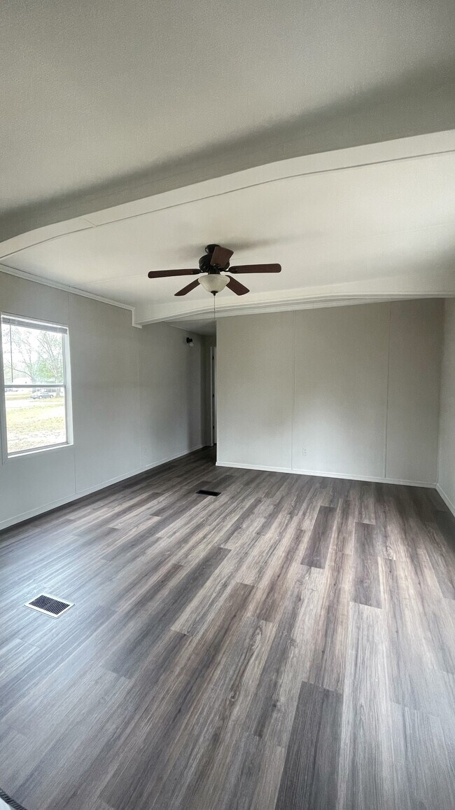 Building Photo - 1518 Lee County Rd 270