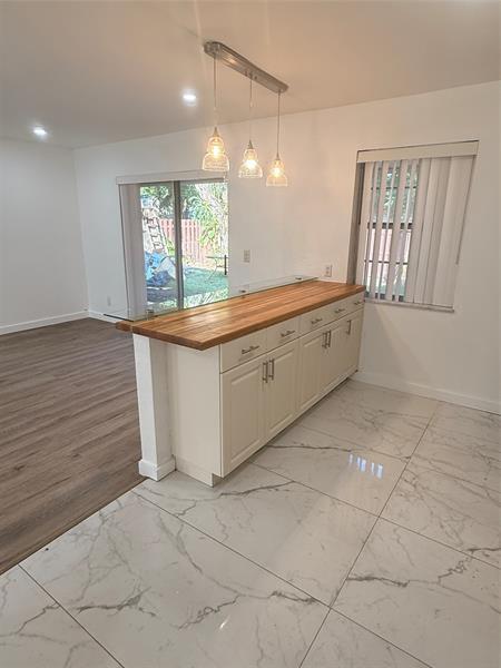 Foto del edificio - 3000 NW 69th Ct