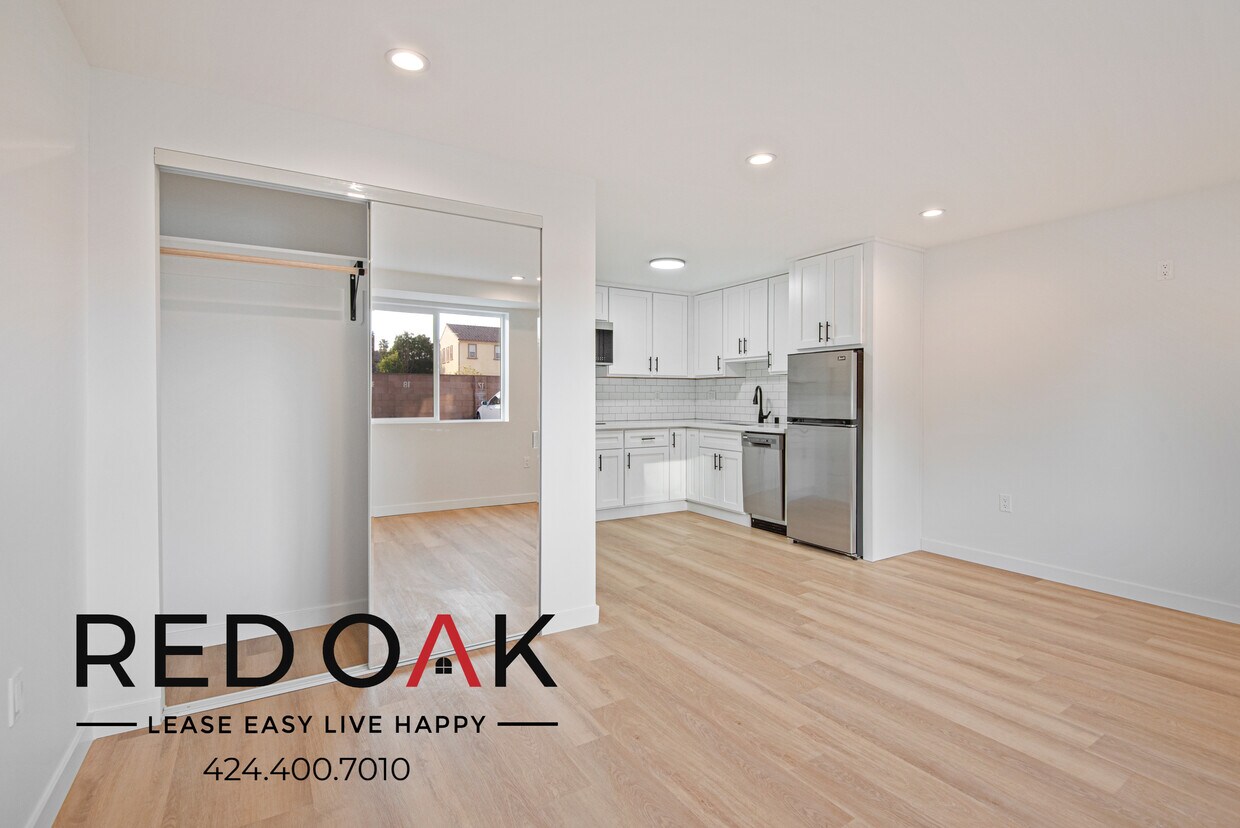 Foto principal - 8555 Independence Ave