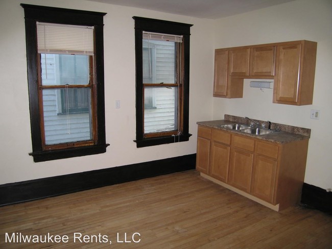 Building Photo - 1743 N Franklin Pl