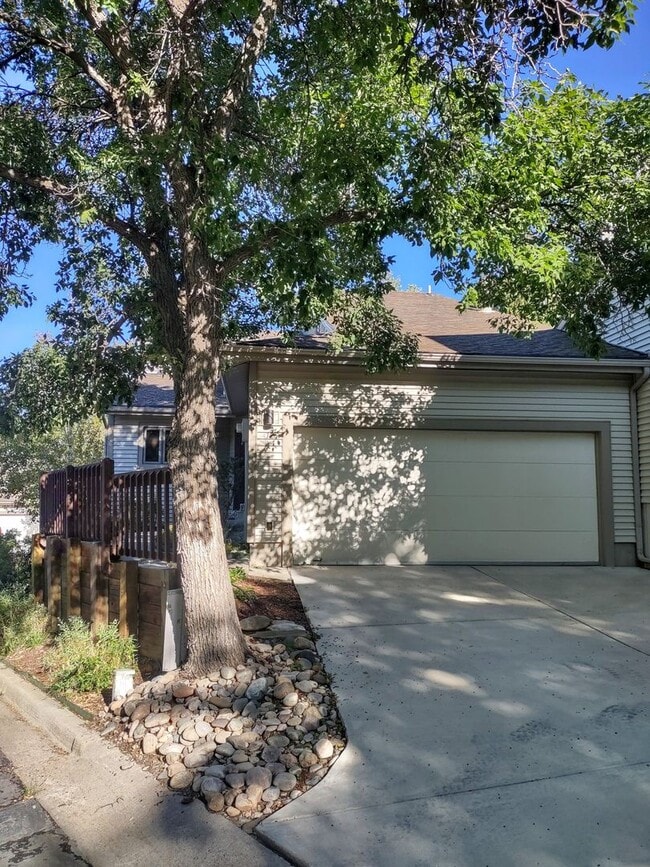 Building Photo - 12 Los Arboles Dr