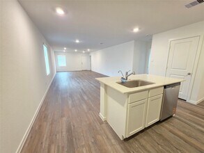 Building Photo - 40821 Hawthorne Glades St