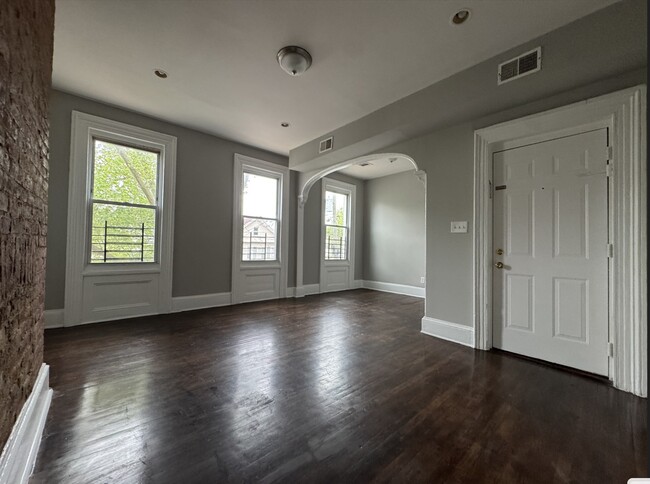 Foto del edificio - 56 Gardner Ave