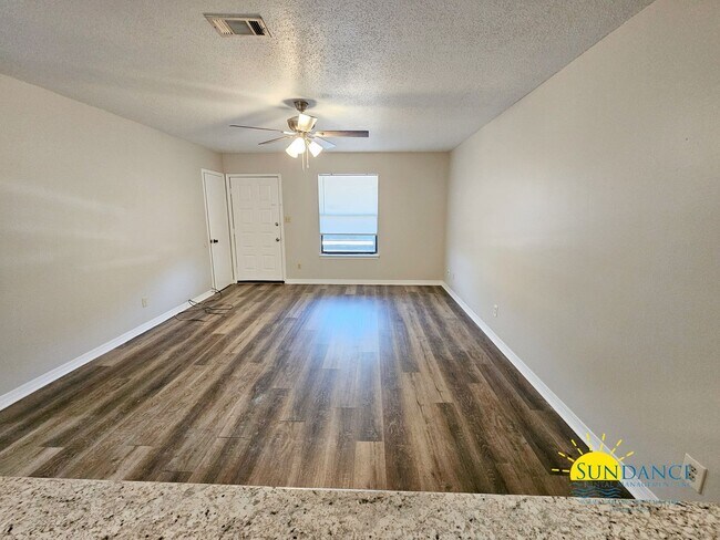 Building Photo - Nice 2 Bedroom Unit in Fort Walton Beach