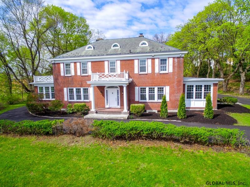 Foto principal - 210 Loudon Rd