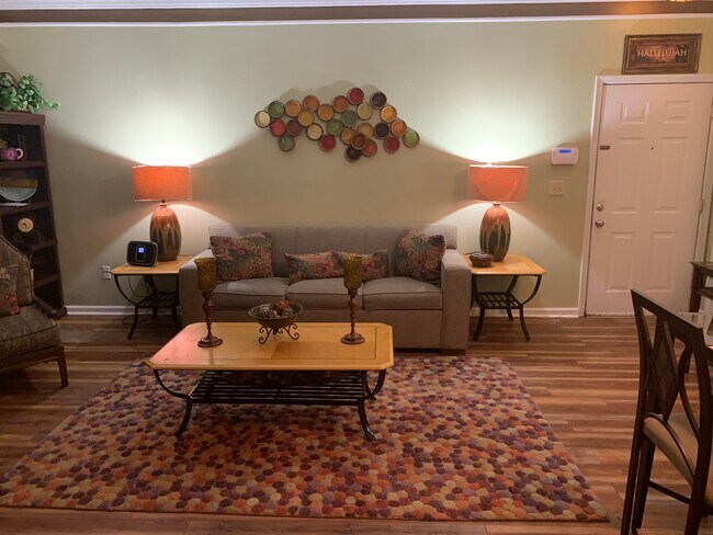 Sala de estar - 212 Bentley Pl