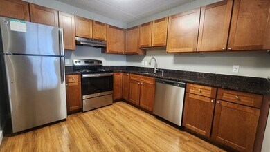 Building Photo - 50 Island View Pl