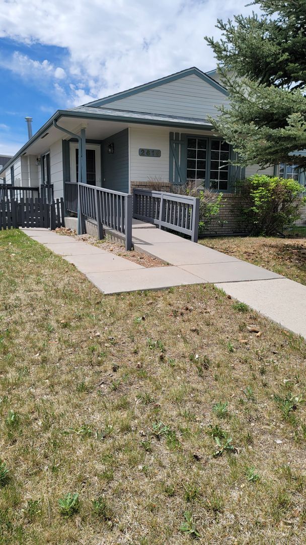 Building Photo - Beautiful, open, and bright 2 bedroom, 2 b...