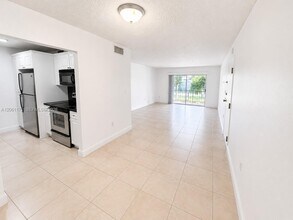 Building Photo - 10800 N Kendall Dr