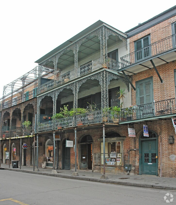 Primary Photo - 736 Royal St