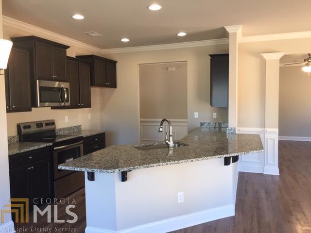 Building Photo - 141 Huntington Manor