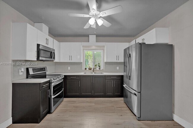 Foto del edificio - 727 NW 24th Ct