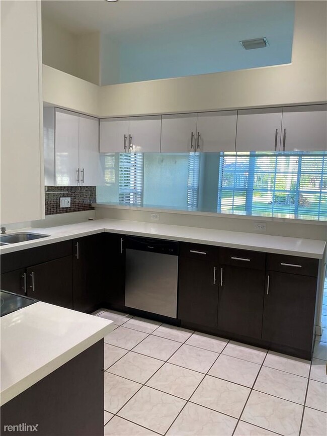 Building Photo - 3 br, 2 bath House - 528 Water Pt