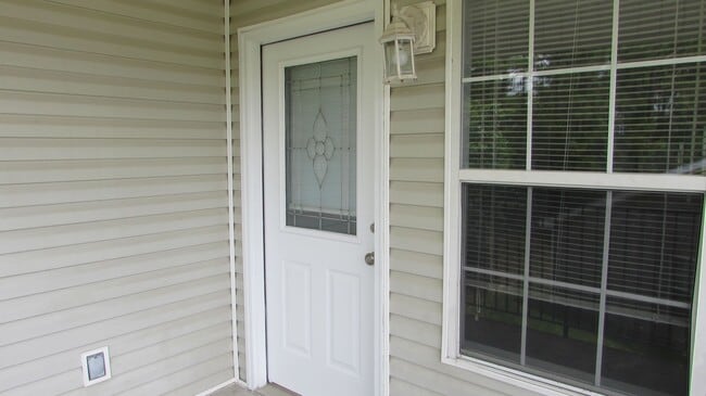 Building Photo - 15135 Deer Creek Dr