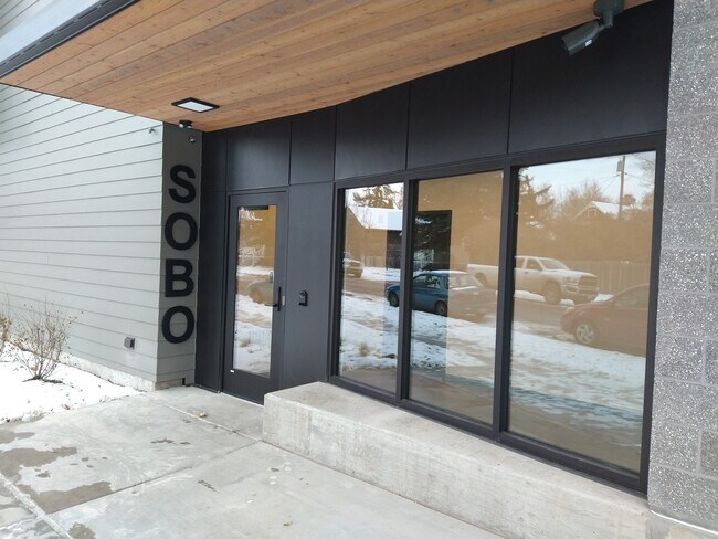 Entrance - 718 W Babcock St